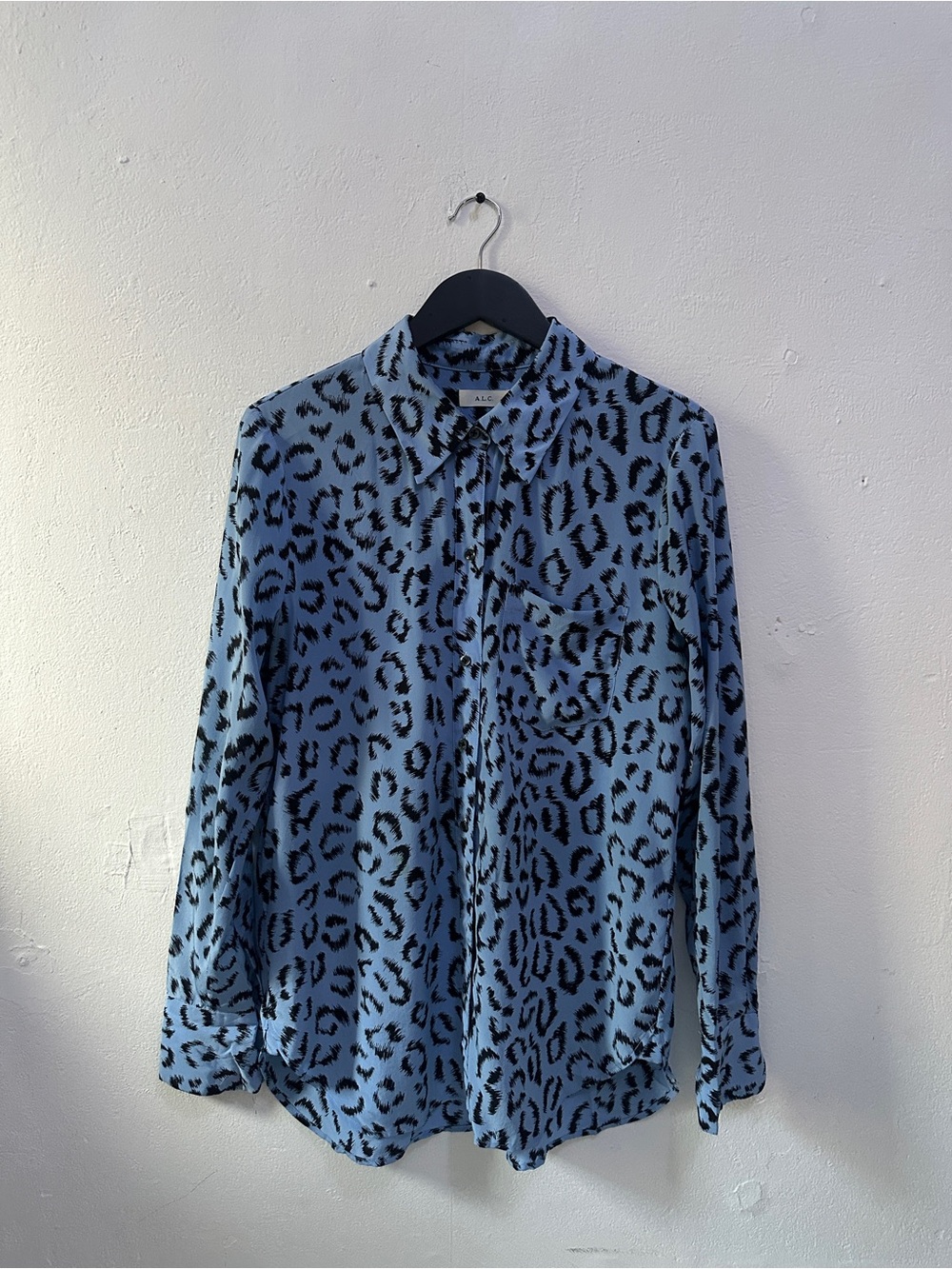 A.L.C. 100% Silk Blouse Women’s 8 Blue Black Abstract Leopard Print